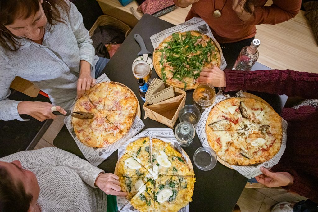 Salir del piloto automático compartiendo pizza en Pizza Stick